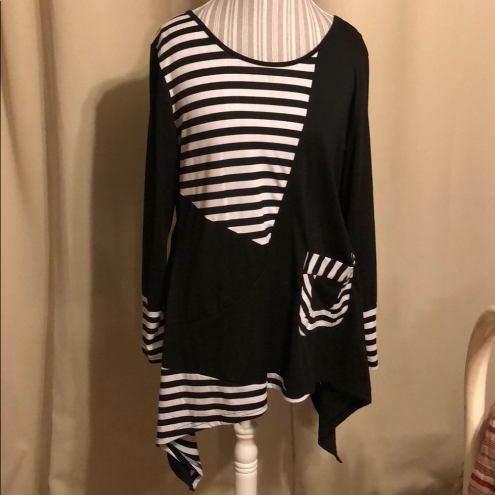 Black and White Tunic Top